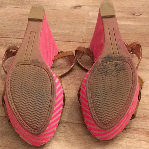 GUC Tommy Hilfiger wedge shoes.  Tan and pink! - Picture 5 of 5